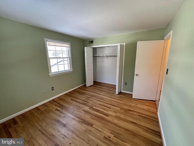 Building Photo - 4405 Bel Pre Rd