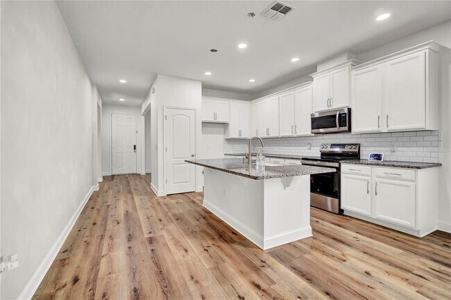 Building Photo - 15539 Murcott Blossom Blvd