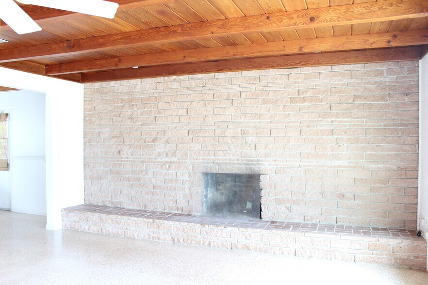 Building Photo - 1215 N Atlantic Ave