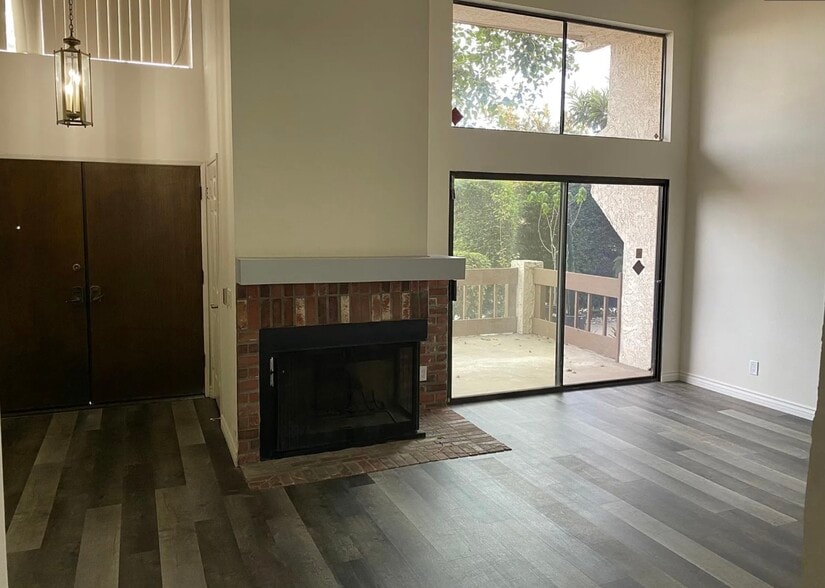 Building Photo - 1055 Walnut Grove Ave