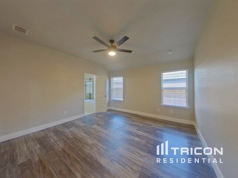 Building Photo - 1025 N Churchill Dr