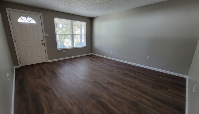 Building Photo - 915 S Maple Ave