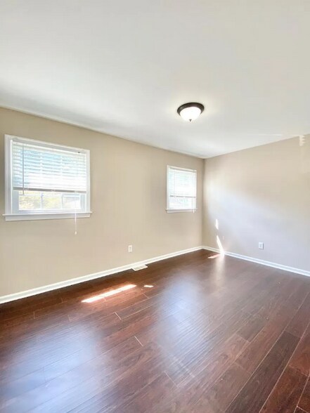 Building Photo - 14 Rendon Dr