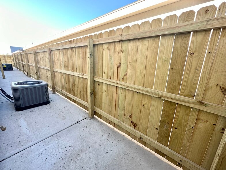 Building Photo - 1210 S Milanos Rd