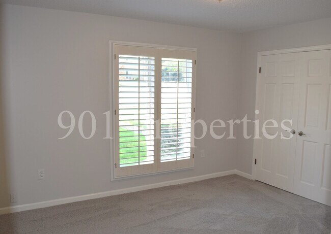 Building Photo - 8660 Beechcroft Pl N
