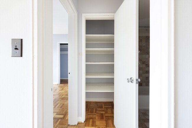 Building Photo - 3901 Tunlaw Rd NW