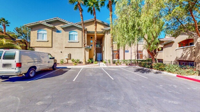 Building Photo - Experience Las Vegas in style and comfort with this beautiful first-floor 3-bedroom condo