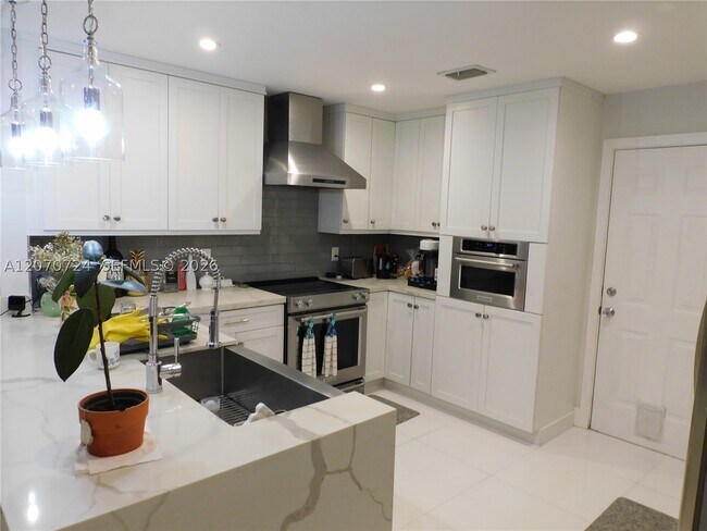 Building Photo - 14271 SW 150th Ave