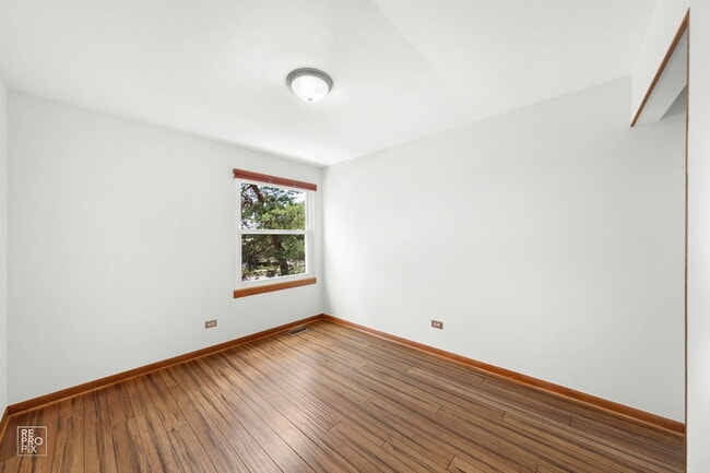 Building Photo - 1555 N Gatewood Ave