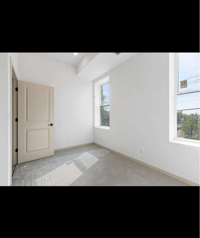 Building Photo - 842 Rice St