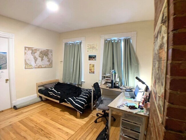 Building Photo - 198 Harvard St