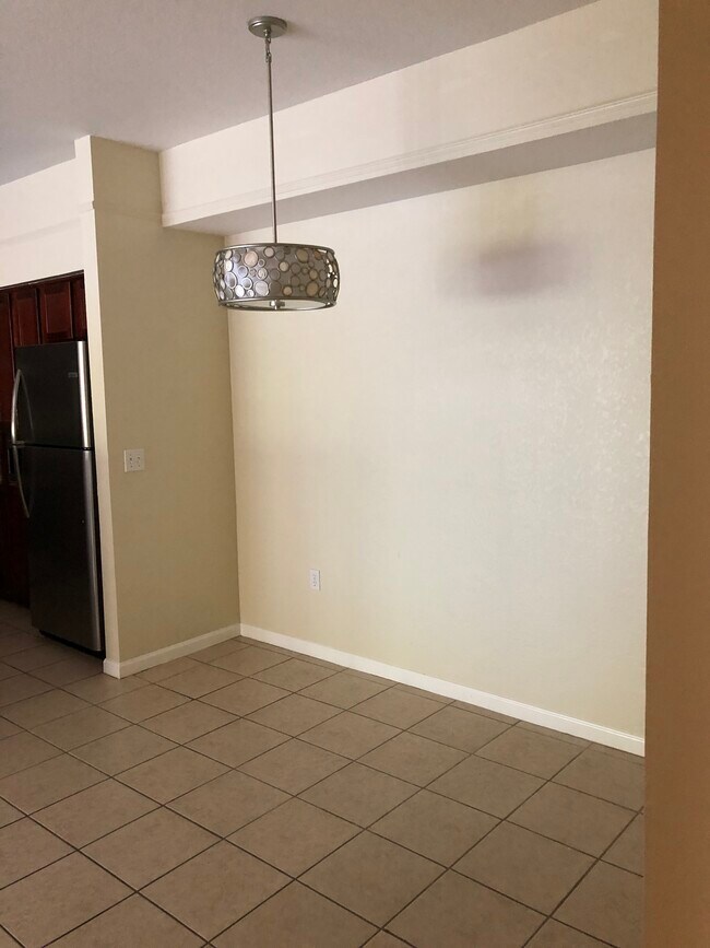 Dining area - 2801 Chancellorsville Dr