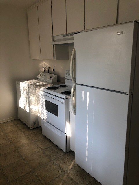 Kitchen - 1279 Bond St