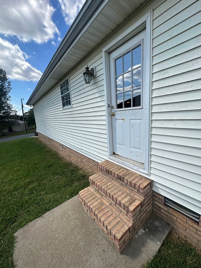 Building Photo - 1404 Valleywood Dr