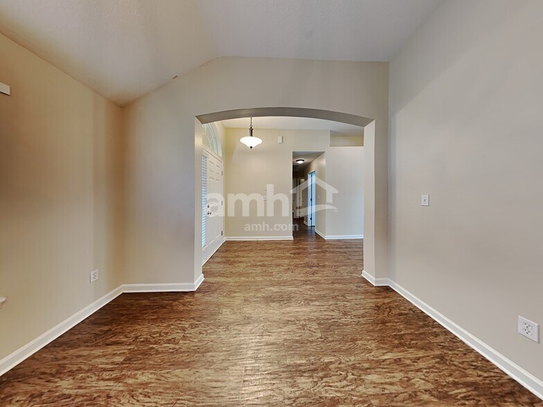 Building Photo - 14247 Summer Breeze Dr