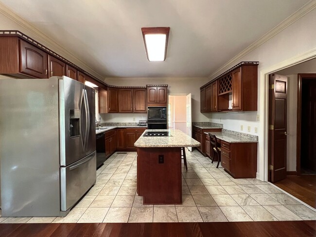 Building Photo - Fabulous 4BR 2.5BA Home on 1.25 Acres