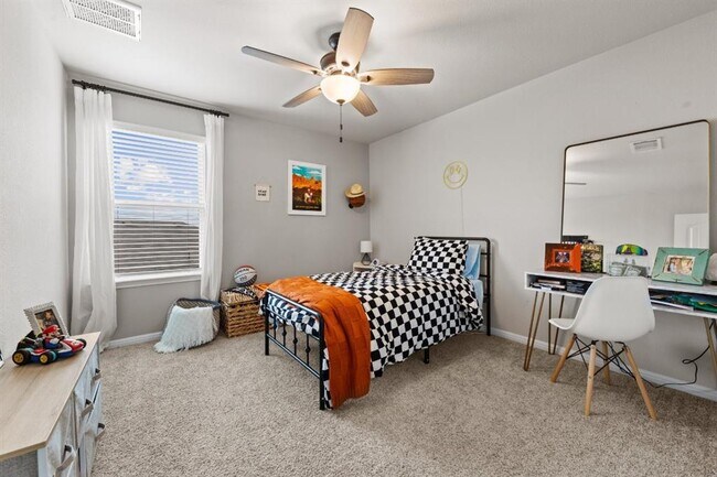 Building Photo - 104 Blue Sage Dr