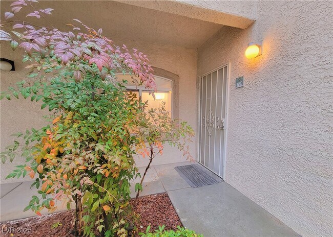 Primary Photo - 5415 W Harmon Ave