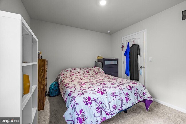 Building Photo - 459 Currant Cir