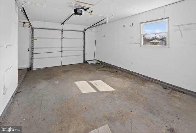 Building Photo - 55 Ember Ln