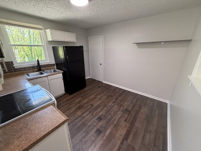 Building Photo - 165 Vulco Dr