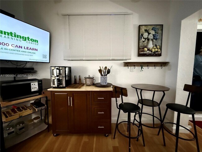 Building Photo - 17840 NE 6th Ct