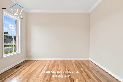 Building Photo - Comfortable & Stunning 4-Bedroom House in Prime Forest Location!