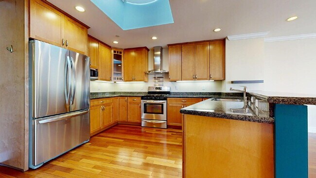 Primary Photo - Spacious 2BD/2BA Glen Park Flat | Garage P...