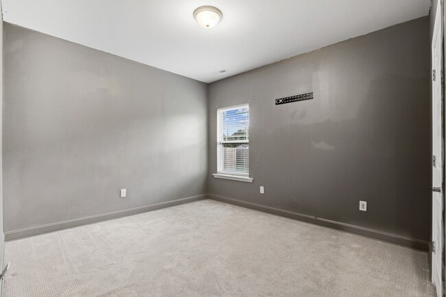 Building Photo - 102 Glasgow Ln