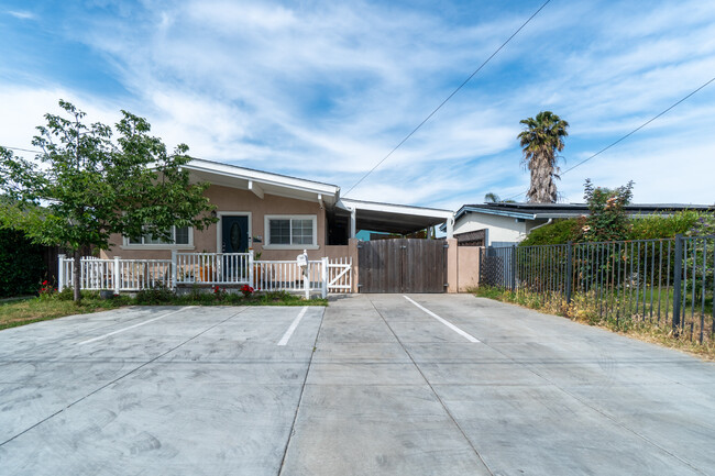 Building Photo - 231 Laumer Ave