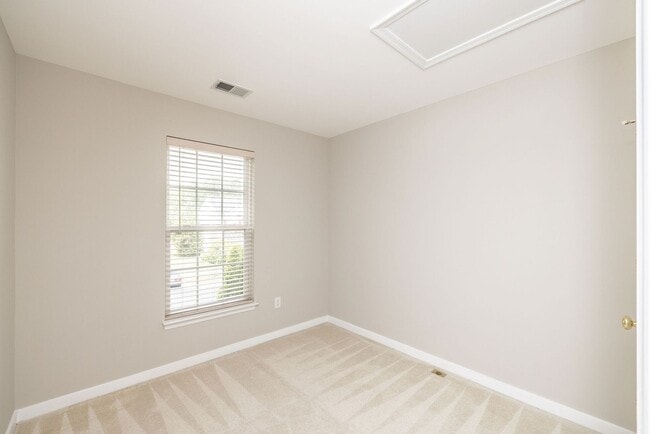 Building Photo - Well-maintained townhouse in Richmond