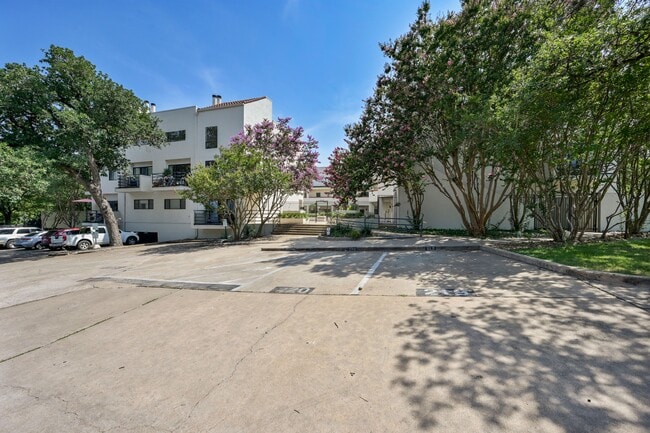 Building Photo - 2605 Enfield Rd