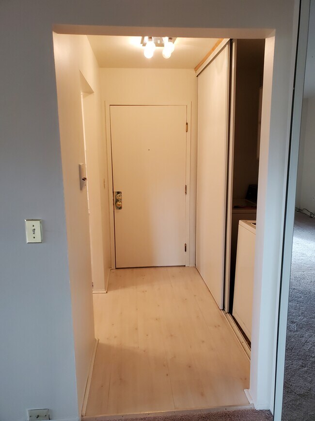 Foyer - 30052 W 12 Mile Rd