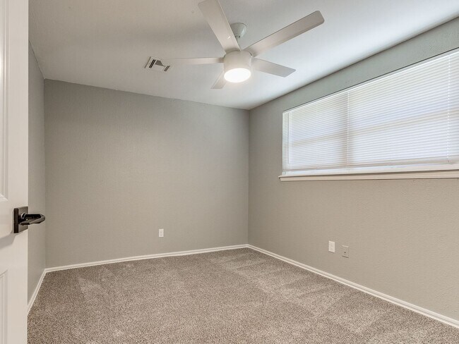 Building Photo - Stunning 4-Bedroom Home for Rent in Westwood Addition – Completely Remodeled on a Huge Lot!