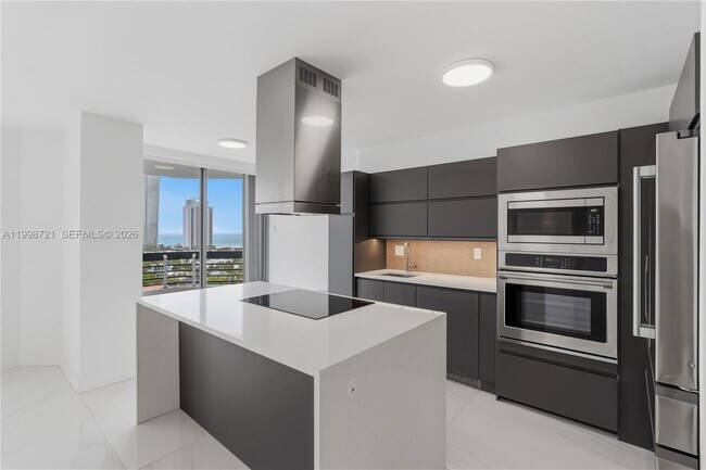 Building Photo - 19101 NE 36th Pl