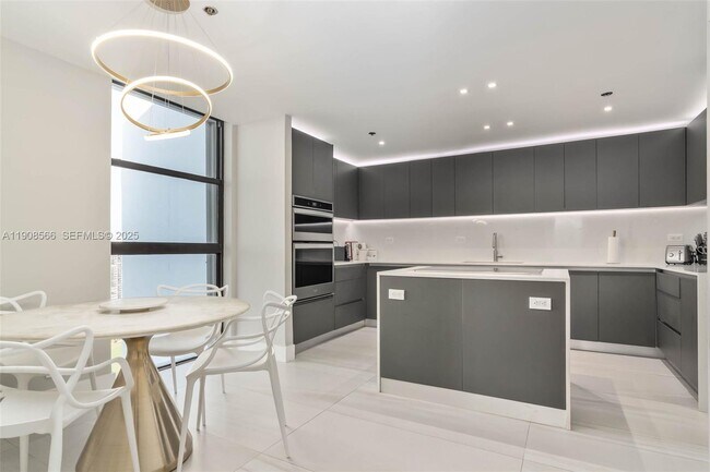 Building Photo - 20355 NE 34th Ct