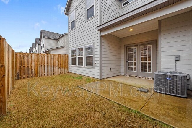 Building Photo - 3070 Venetian Dr