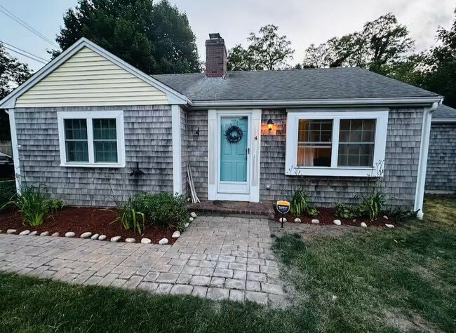 Building Photo - 4 Charles St