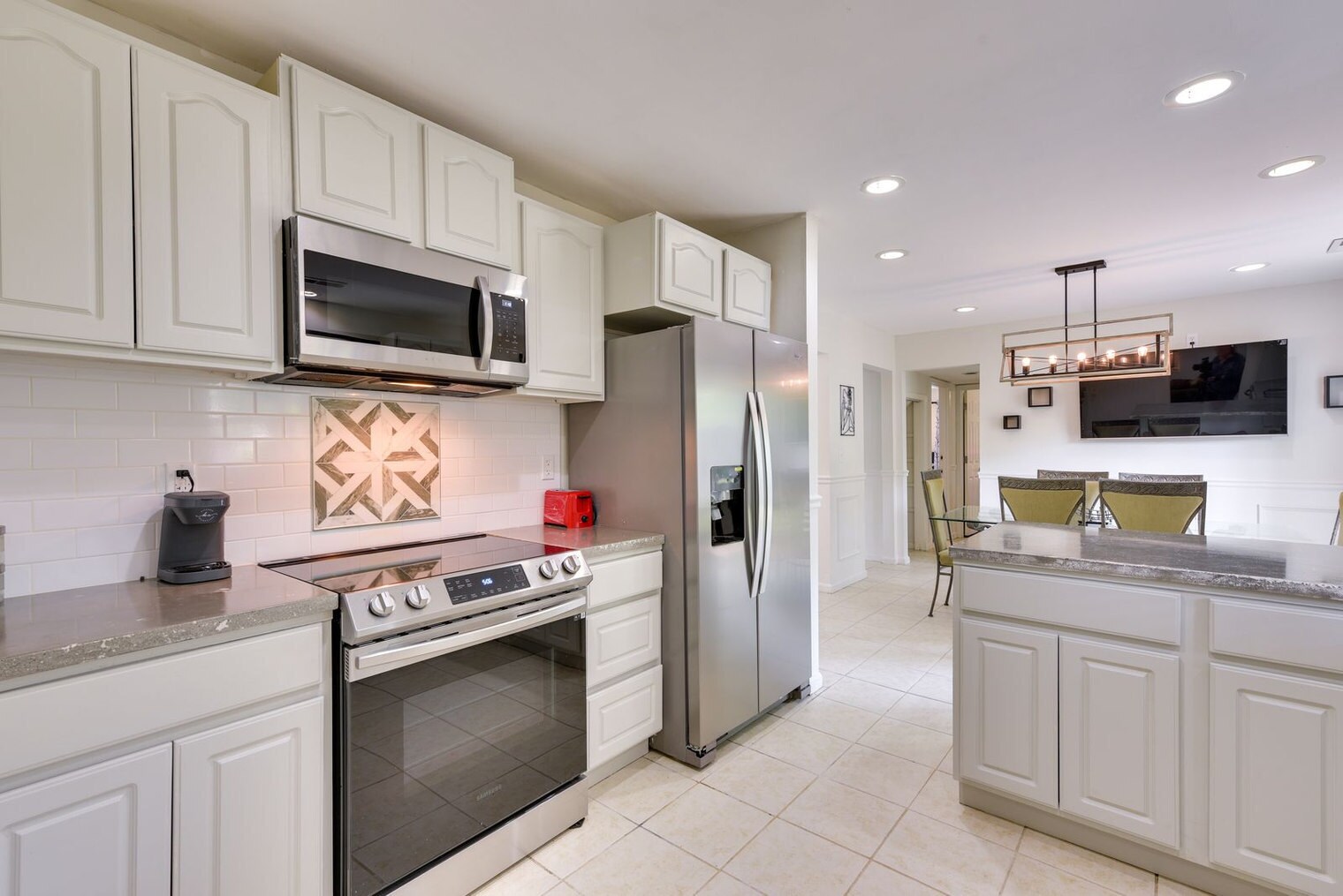 Building Photo - 739 Corral Dr