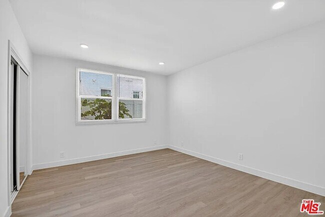 Building Photo - 132 S Edgemont St