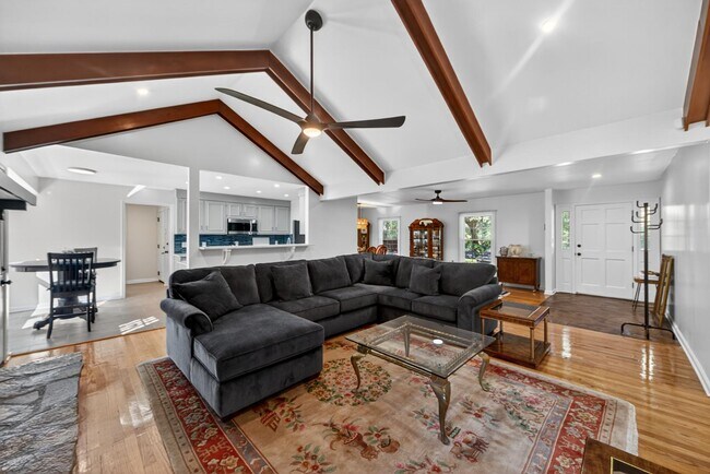 Building Photo - 1353 Secessionville Rd