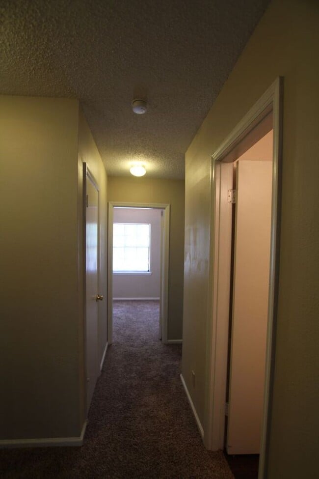 Building Photo - Available Now! 3 bedroom 2.5 bath townhome...