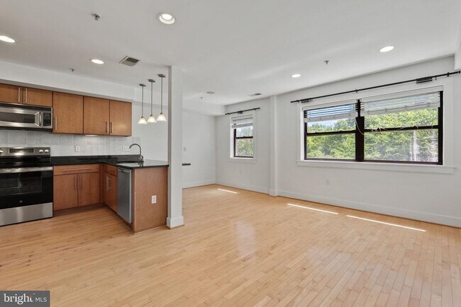 Building Photo - 1524 Independence Ave SE