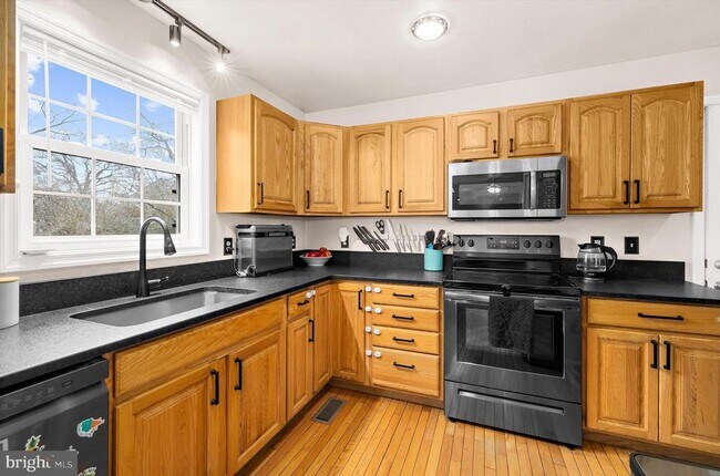 Building Photo - 7665 Cedar Dr