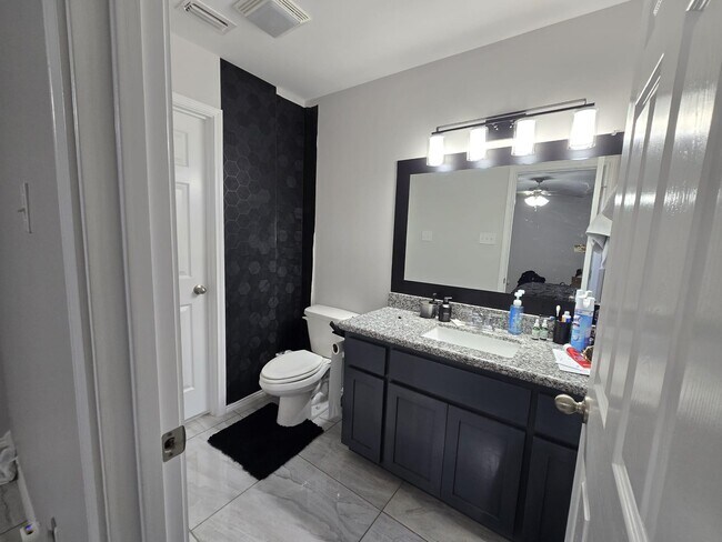 Building Photo - 5807 Seminario Ln