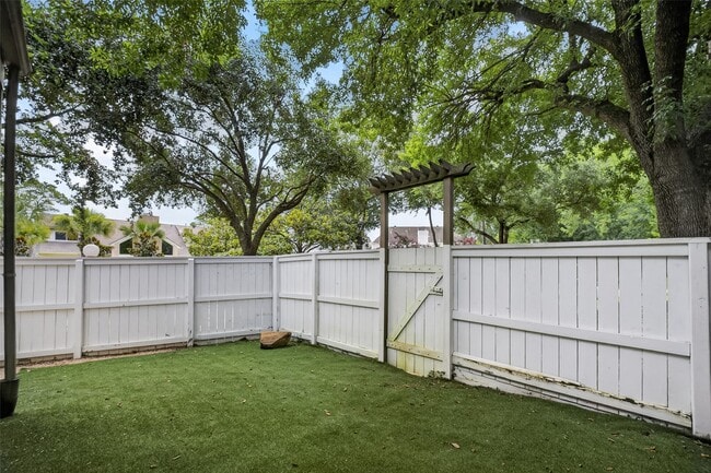 Building Photo - 1344 Chardonnay Dr