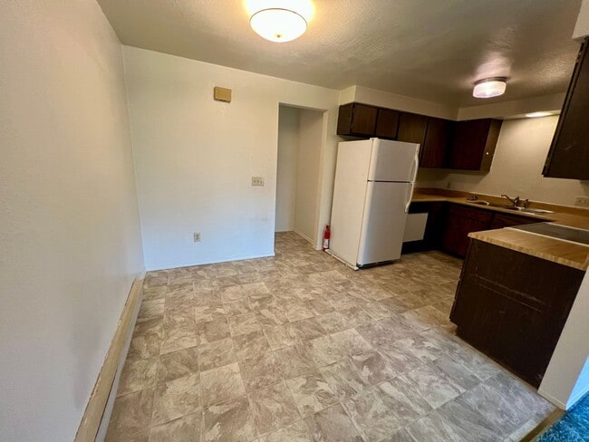 Building Photo - Edgewood Triplex
