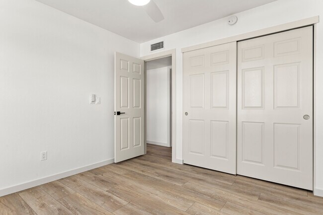 Building Photo - 6021 E Acoma Dr