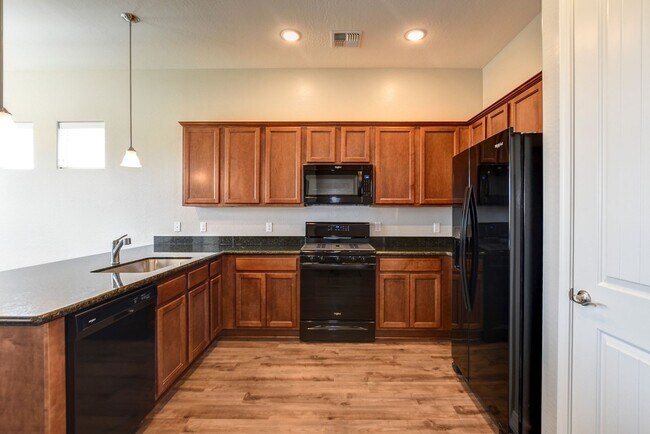 Building Photo - Rate reduction on this beautiful Townhome in Granville!