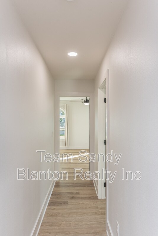 Building Photo - 2540 Hallmark Dr